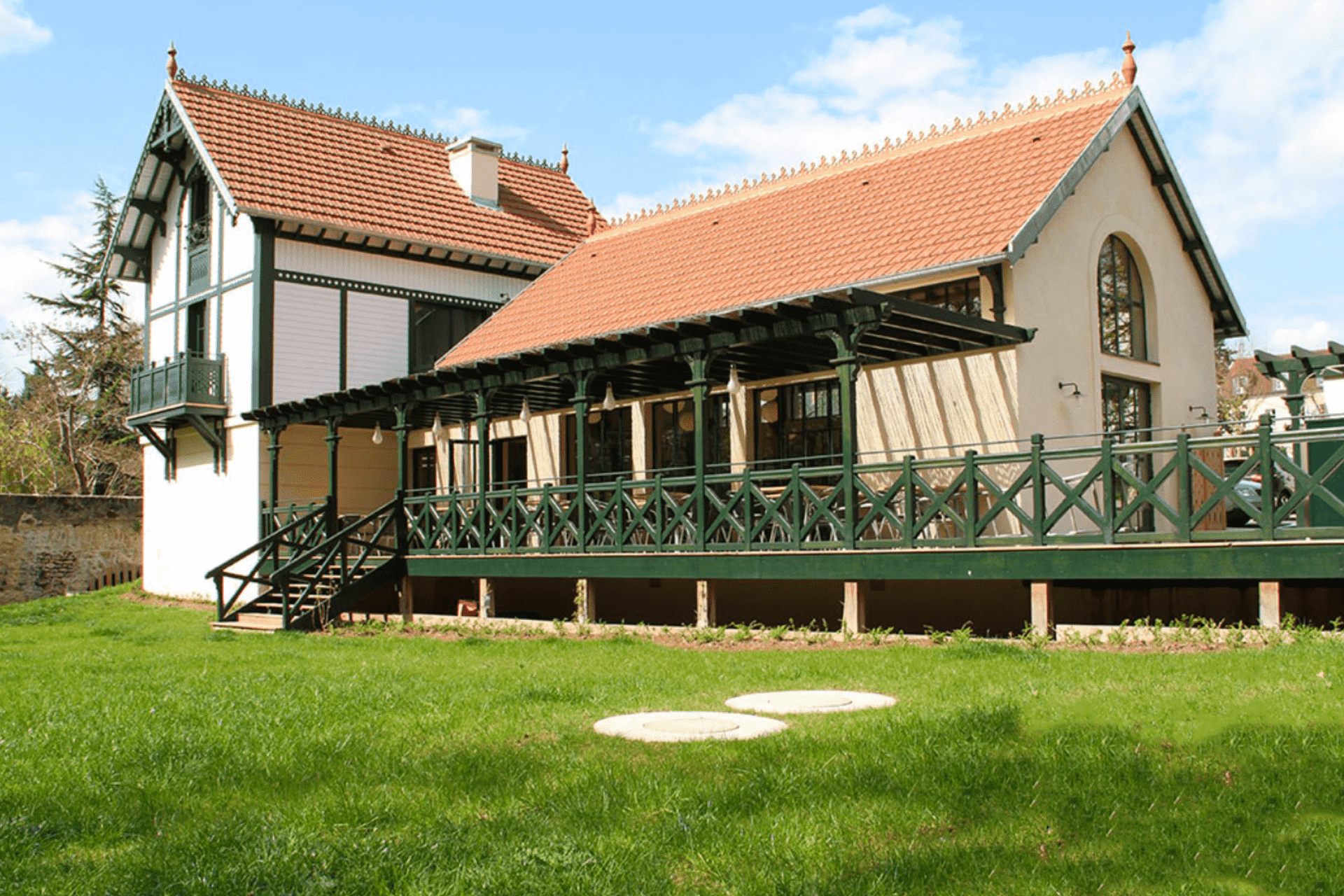 Restaurant L'Îlot Gourmand à Brunoy — façade de la bâtisse historique